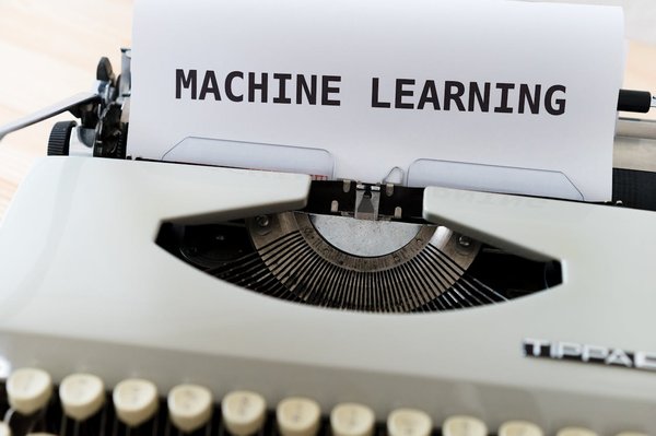 Quels sont les défis de l'intégration des systèmes de machine learning dans les processus de production industrielle?